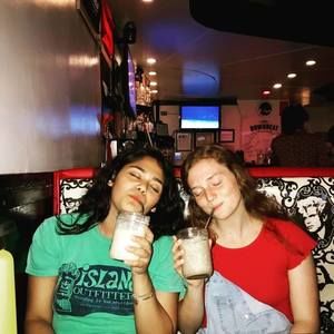 Meet your Posher, Caitlin noelle